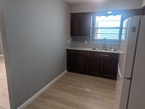 4th image of 1112 Avenue M 1/2 #1B-1BA-780SQFT