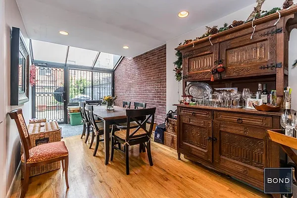 Rented by Bond New York | media 8