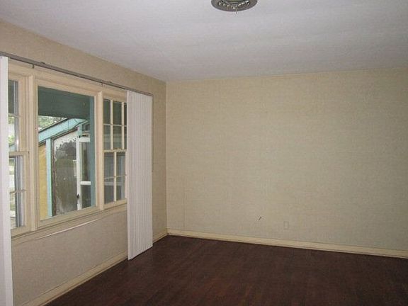 3rd image of 119 Wasp Dr