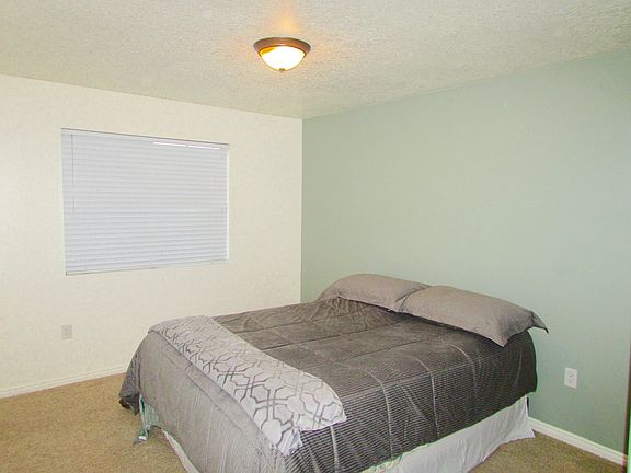 4th image of 107 W Daybreak Ln Unit 4