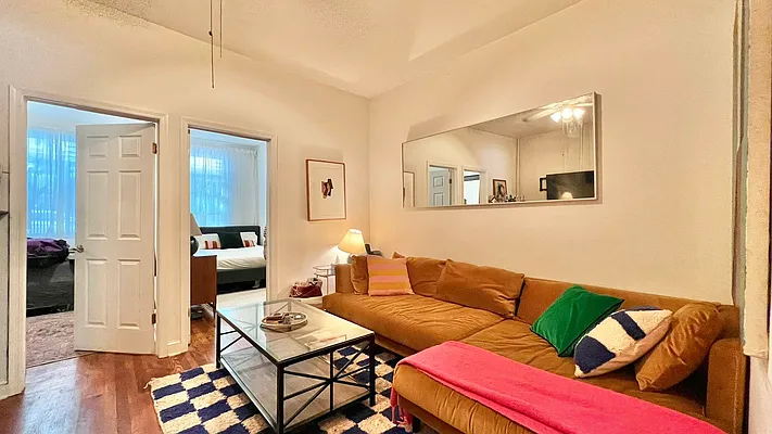 Rented by The Agency | media 10