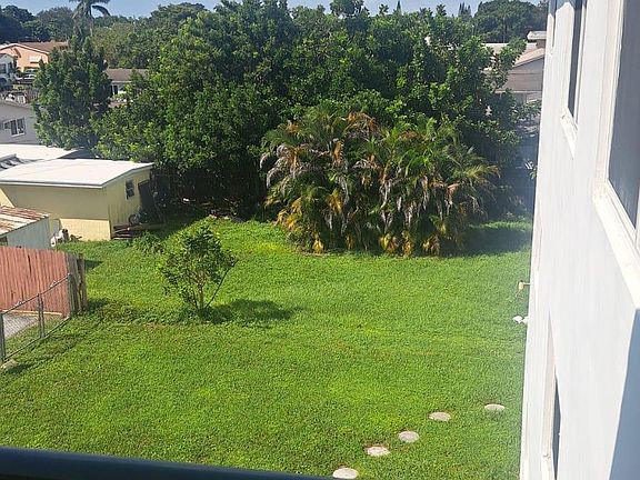 3rd image of 2415 Lincoln St APT 307
