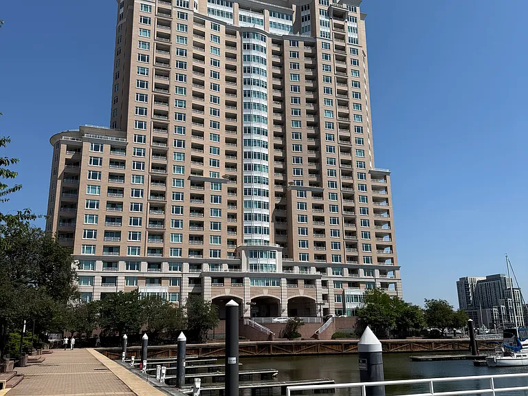 100 Harborview Dr #306 — Photo 1