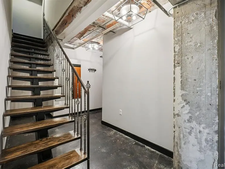 2915 John R St #502 — Photo 3