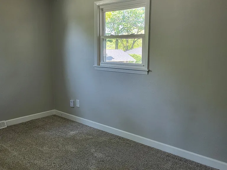 1324 Hillside Dr — Photo 11