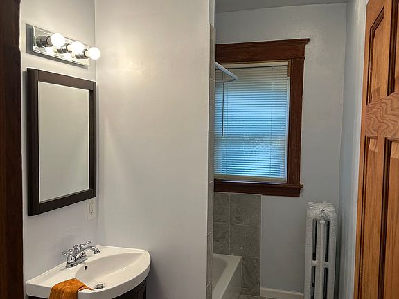 3rd image of 1015 16th Ave N #1