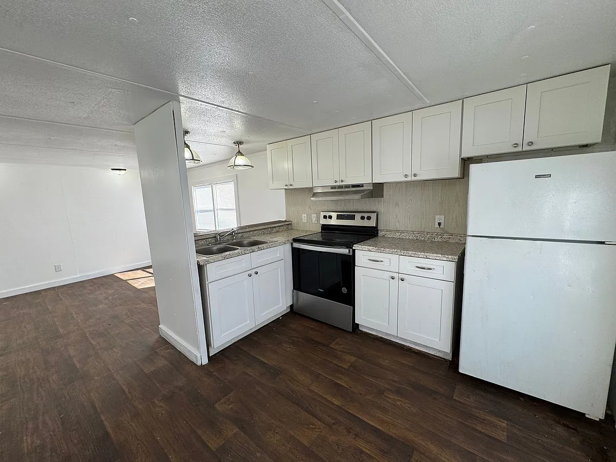 Building Photo - 202 Irvin Ave NW #1