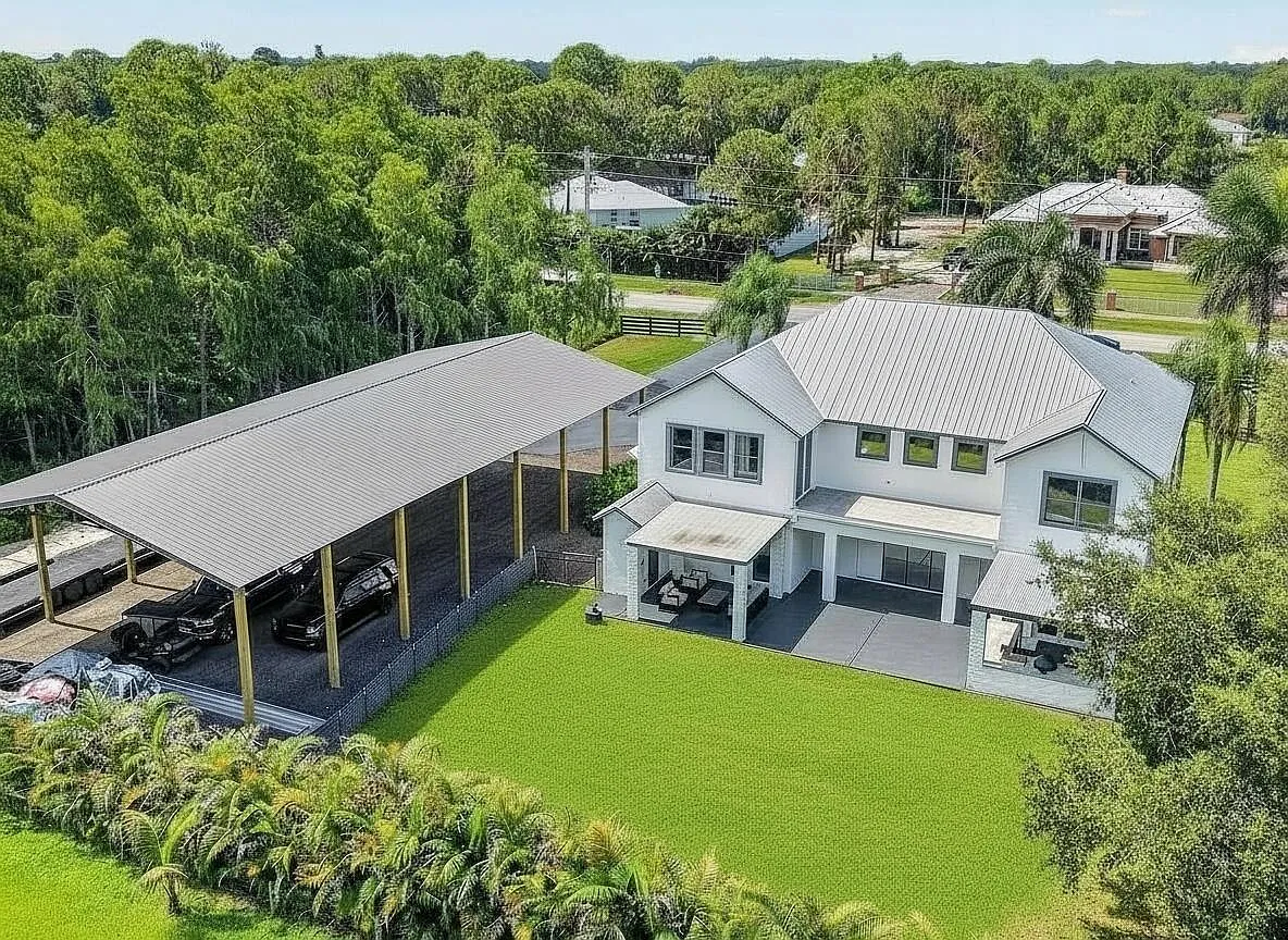 6 bed, 4.5 bath, 4297 sqft, $8,499 — Photo 4