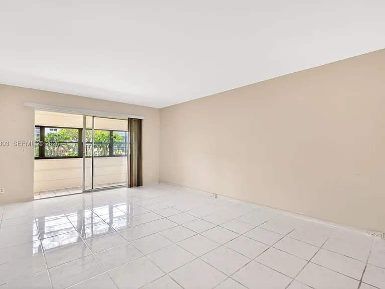 1400 SW 124th Ter #111Q — Photo 9