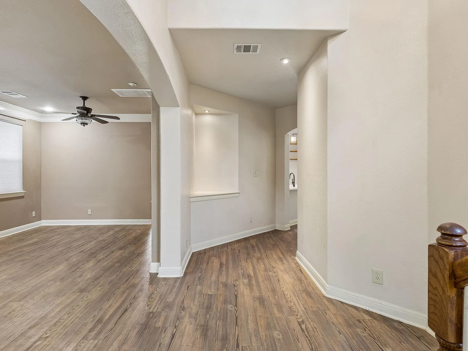 3 bed, 2.5 bath, 2700 sqft, $2,600 — Photo 3