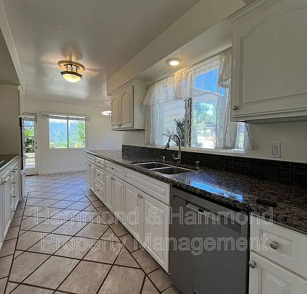 4527 Stark Ave — Photo 7