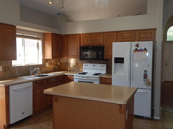 5th image of 426 E Camino Del Abeto