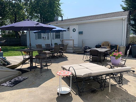Sweet Retreat outside w/ shade spots to rest, read, relax, eat, and gather.