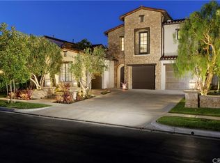 27 Woods Trl, Irvine, CA 92603