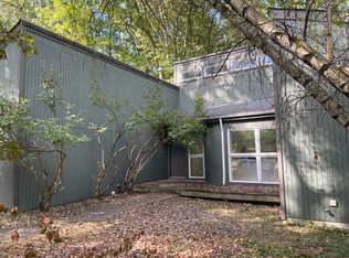 1992 Temblethurst Rd, Cleveland, OH 44121