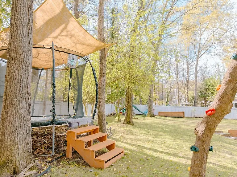 trampoline does NOT stay