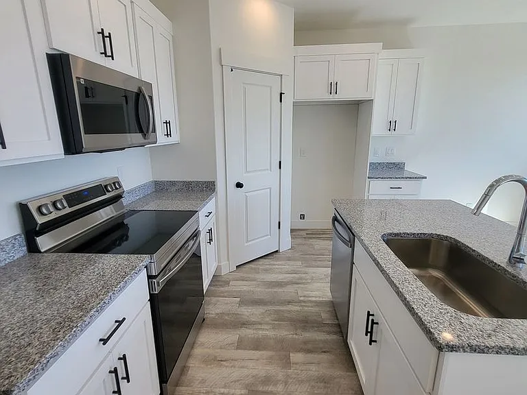1002 E 1300 S — Photo 11