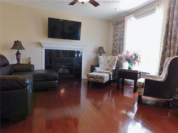 2nd image of 40 Villa Oaks Cir