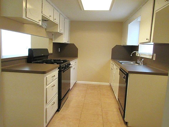 4th image of 714 Cherry Valley Dr