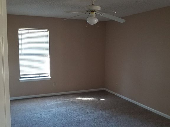 5th image of 921 Worth Ave