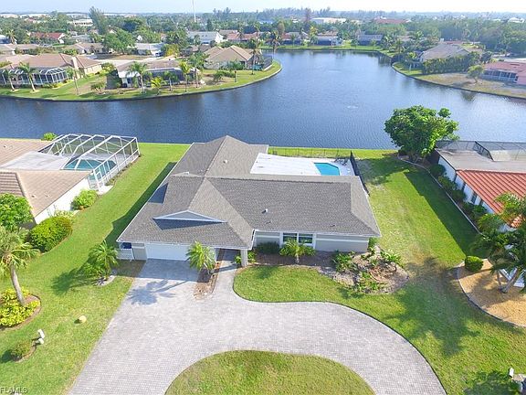 2nd image of 922 S Town And River Dr