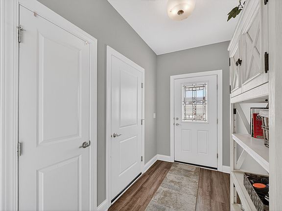 2nd image of 711 Dogwood Ln