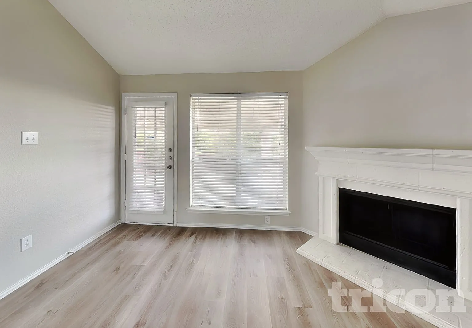 2745 Castro Lane Fort Worth TX — Photo 2
