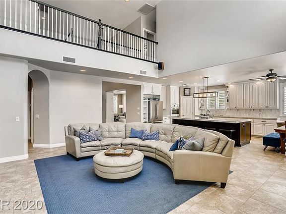 2nd image of 10208 Crescent Mesa Ln