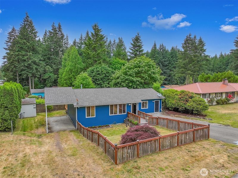 3rd image of 2614 White Cedar Drive SE