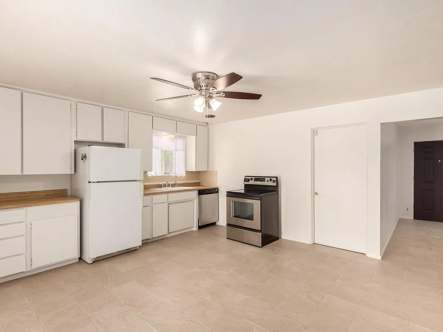 3 bed, 2023 sqft, $2,195 — Photo 2