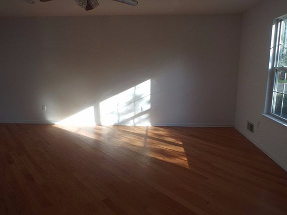 5th image of 2179 Begonia Ave