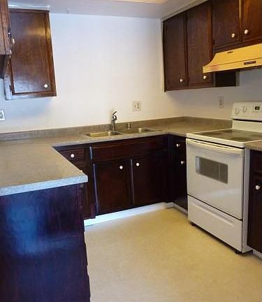 2nd image of Corinthian Cir