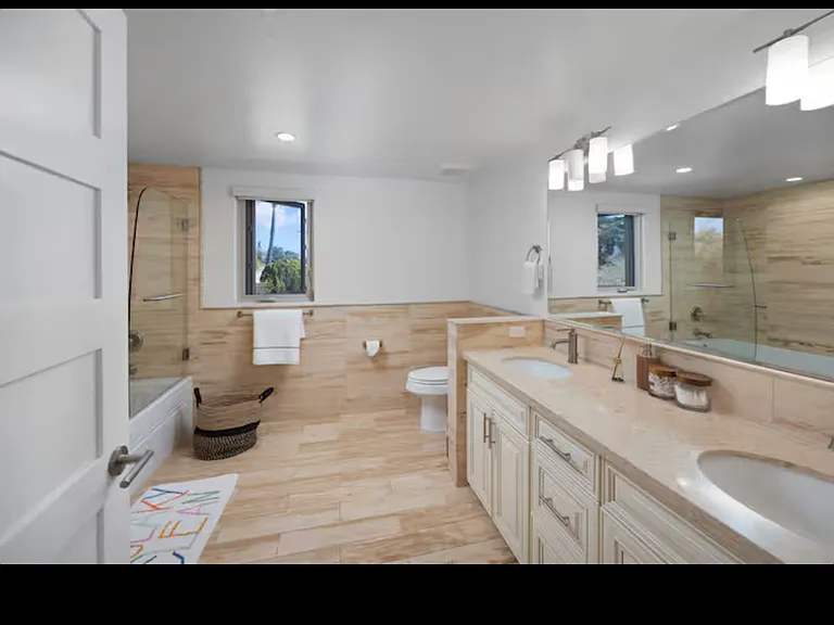 Lamanda Court — Photo 19