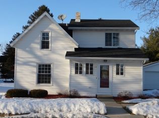 19 W School St, Belleville, WI 53508