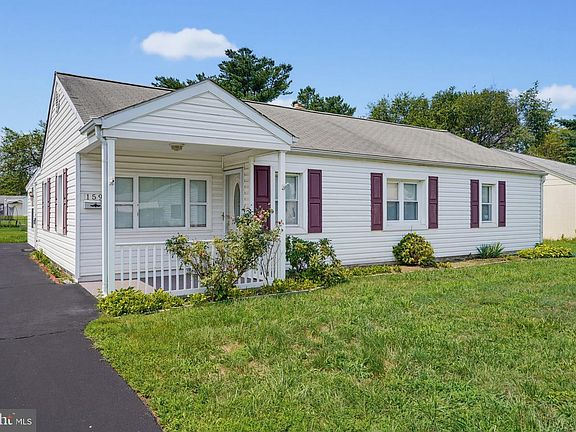 5th image of 159 Evergreen Dr