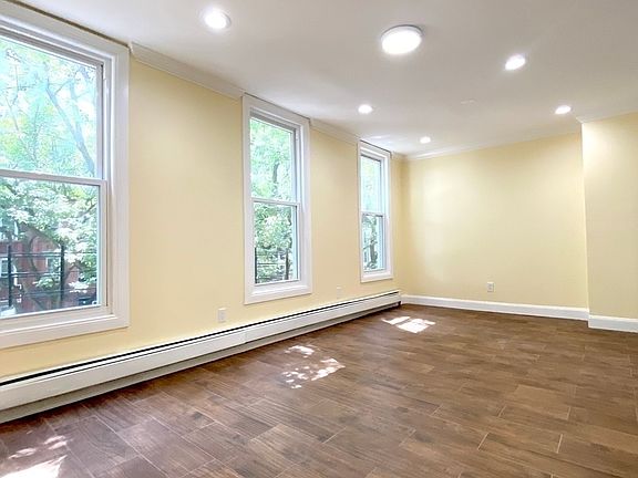 3rd image of 1121 Putnam Ave #3