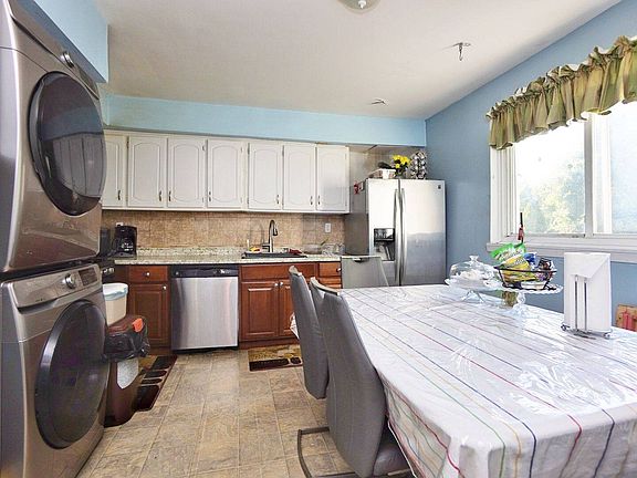 4th image of 41 Giordan Ct