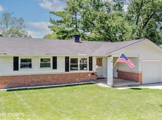 70 Woodcrest Ln, Elk Grove Village, IL 60007