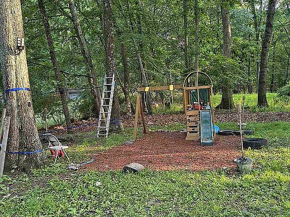 3rd image of 3067 Valhalla View Dr N