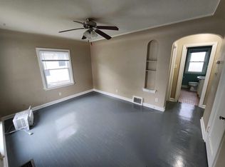 828 14th St NE, Cedar Rapids, IA 52402