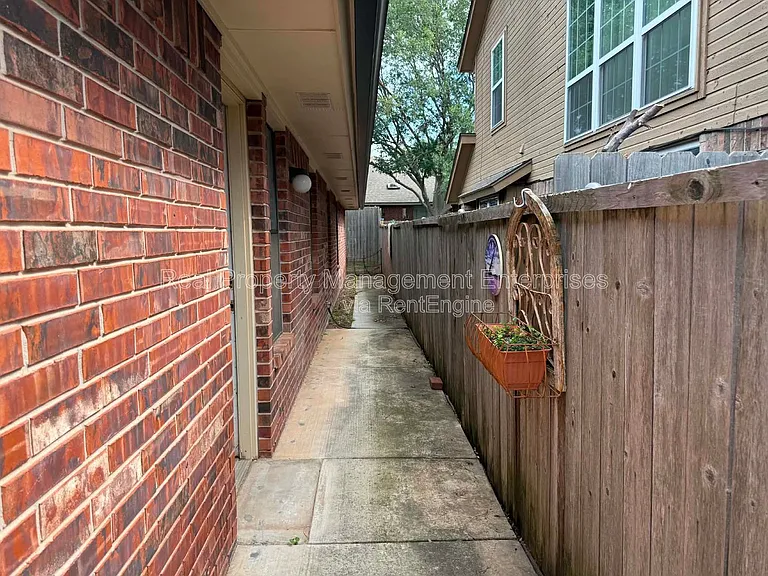 4101 Heritage Place Dr — Photo 26