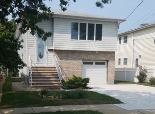 2352 Beverly Rd, Wantagh, NY 11793