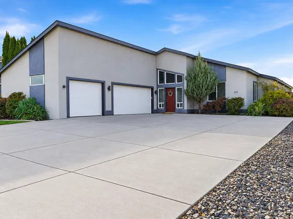 621 Pinnacle Dr, West Richland, WA 99353