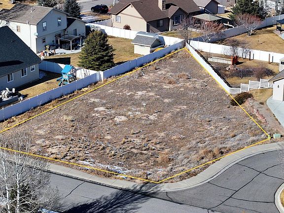 2nd image of 150 Chatfield Ln