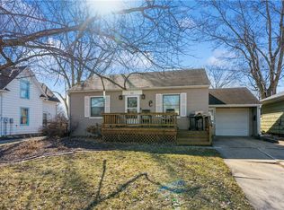 613 Maple St, Pella, IA 50219