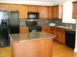 4th image of 551 Edgewood Dr