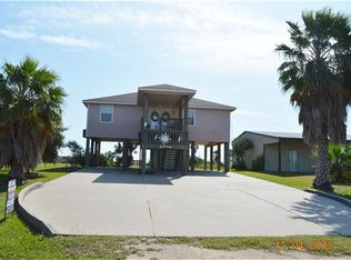 1305 W Maple St, Port O Connor, TX 77982