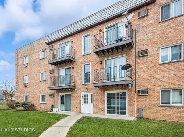 147 W Elk Trl APT 345, Carol Stream, IL 60188