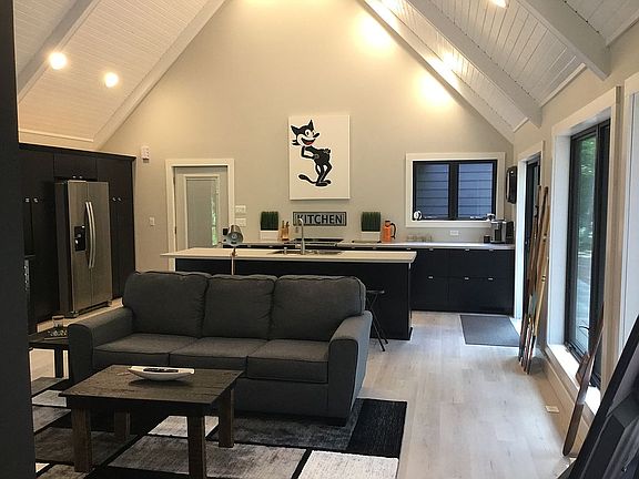 Lots of kitchen storage