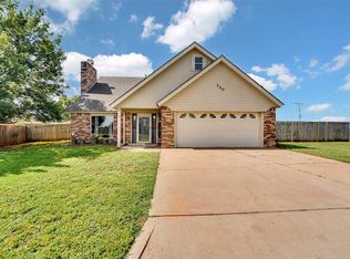 320 Elkview Dr, Elk City, OK 73644